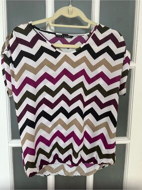 Zac & Rachel Chevron Short Sleeve Blouse, size S